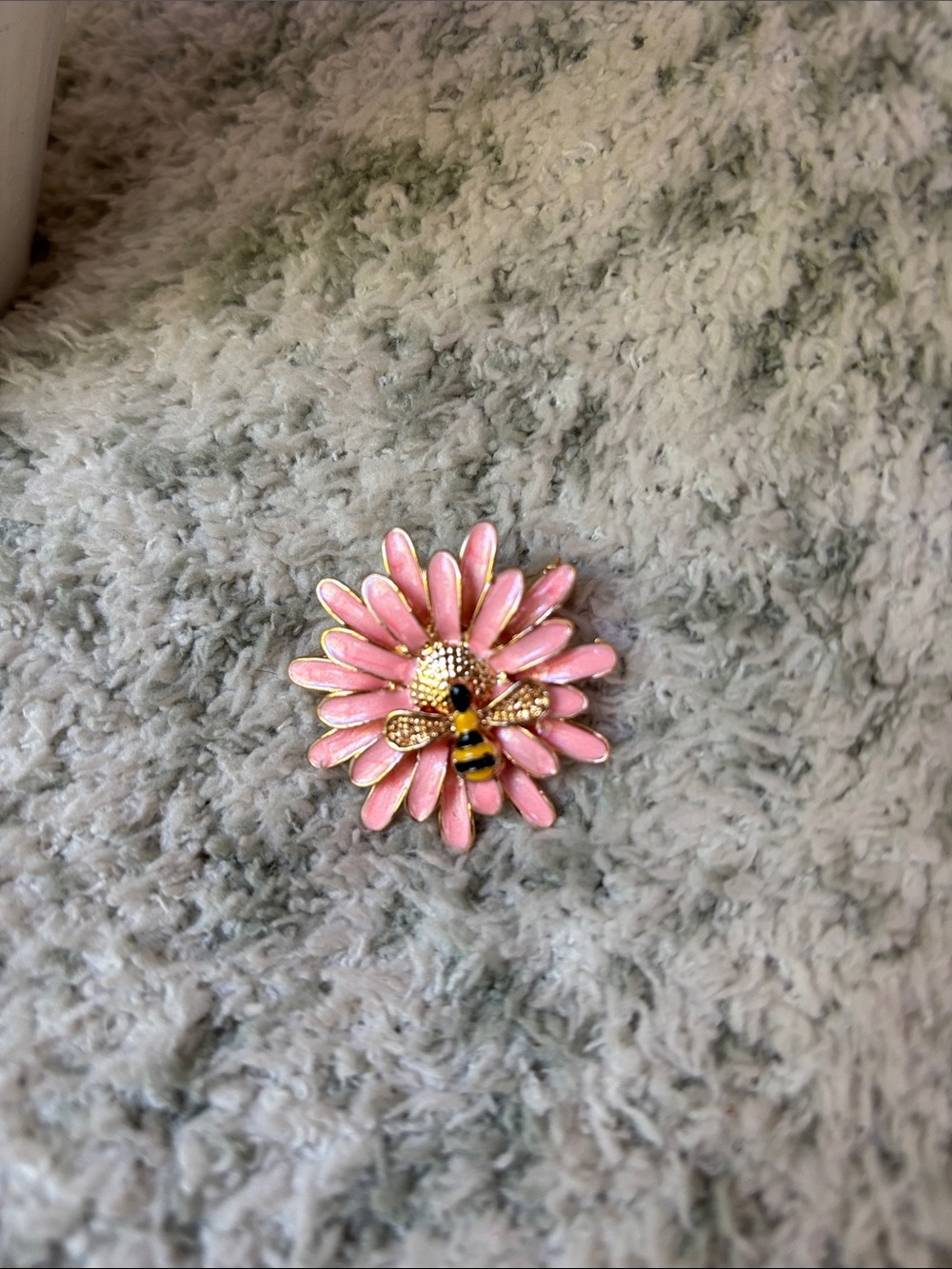 Pink Flower Bee Brooch Fashion Pin NWT 1.50”